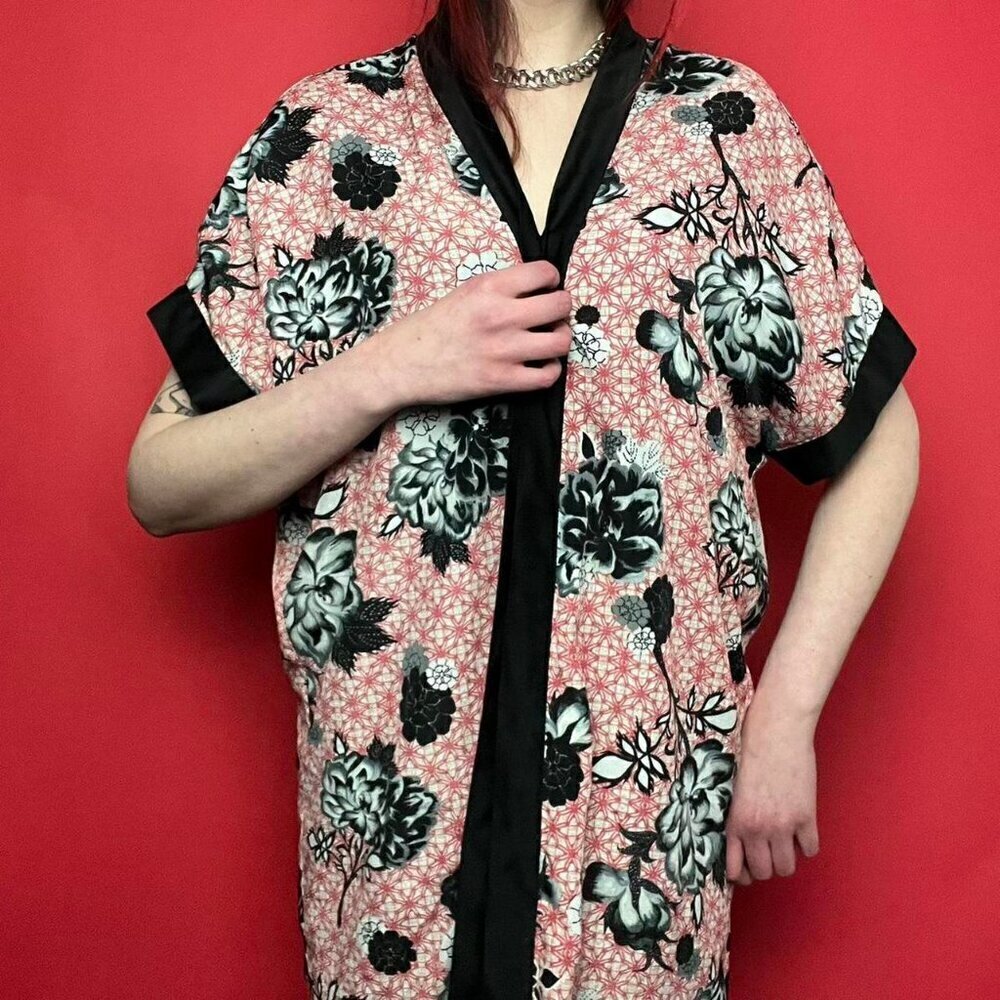 Forever 21 / floral kimono style house coat cover up 🖤❤️​​​​​​​